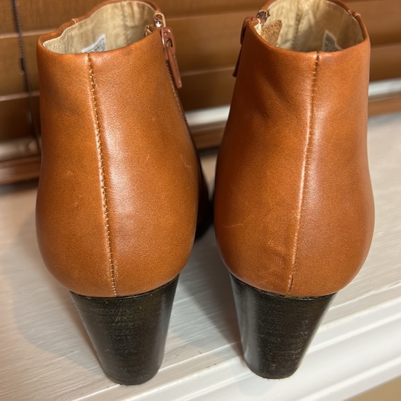 • VIONIC • Leather Boots • Size 8.5 • Gently Worn! - Picture 8 of 15